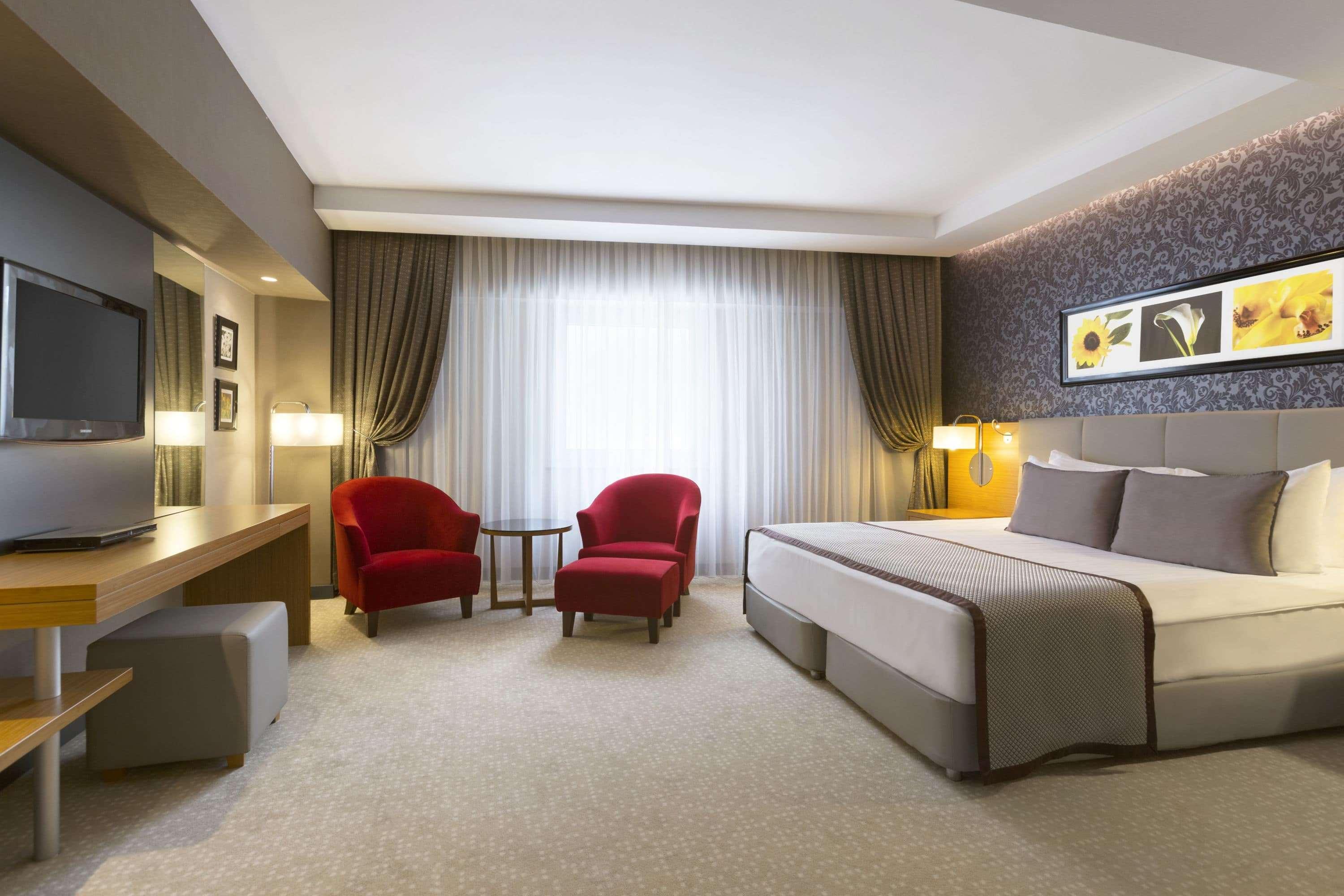Ramada Plaza By Wyndham Izmit Hotel Kocaeli Bagian luar foto A room at the hotel