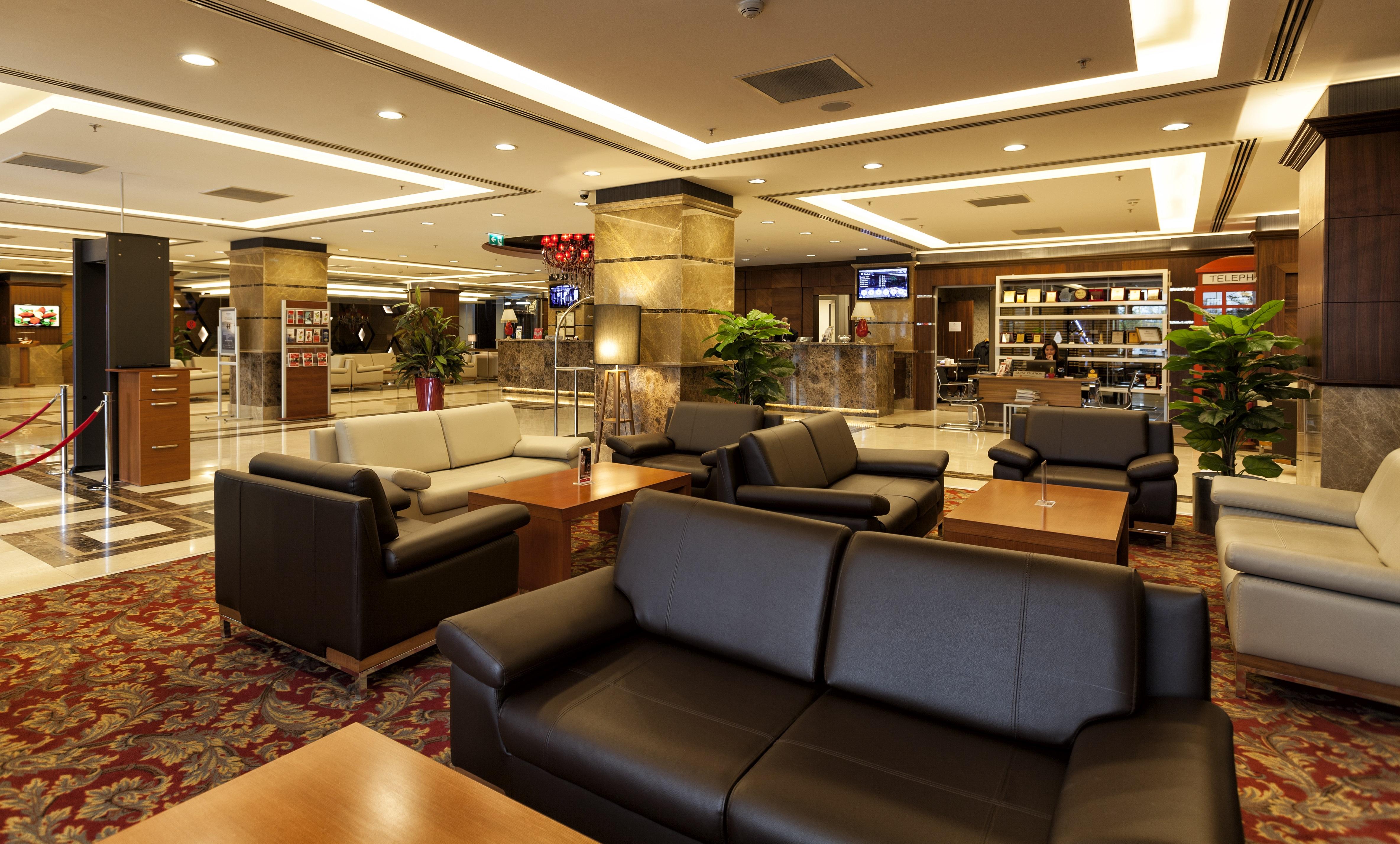 Ramada Plaza By Wyndham Izmit Hotel Kocaeli Bagian luar foto The lounge at the airport