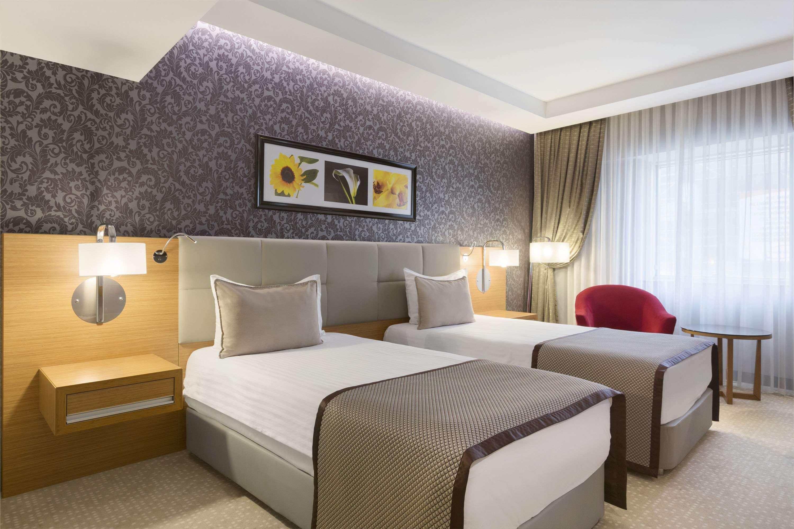 Ramada Plaza By Wyndham Izmit Hotel Kocaeli Bagian luar foto A room at the hotel