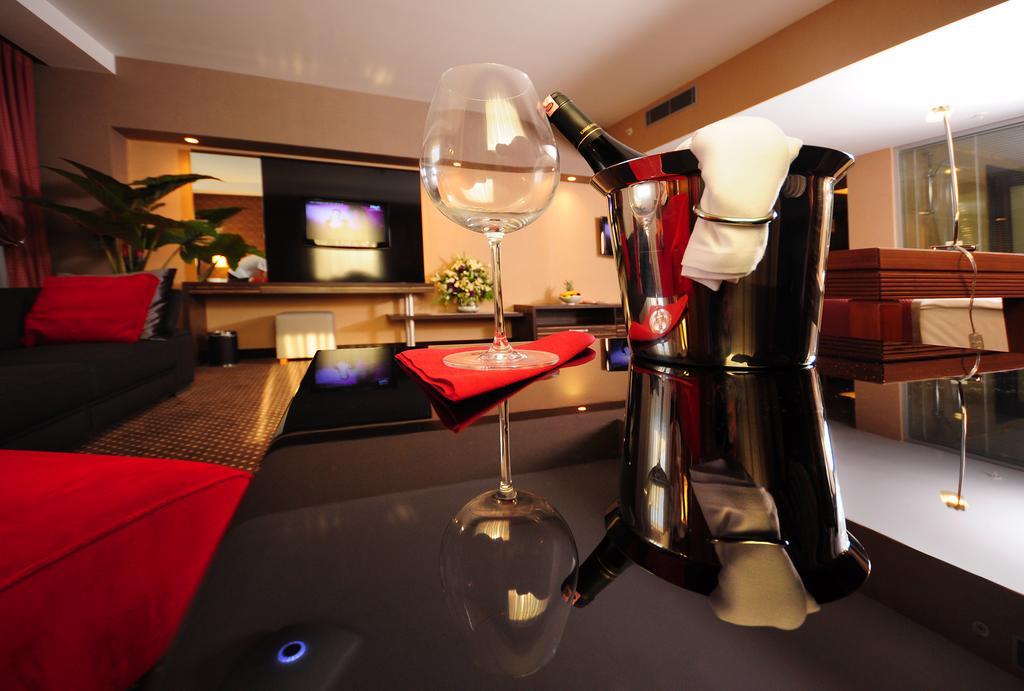 Ramada Plaza By Wyndham Izmit Hotel Kocaeli Bagian luar foto A 3D image of a room