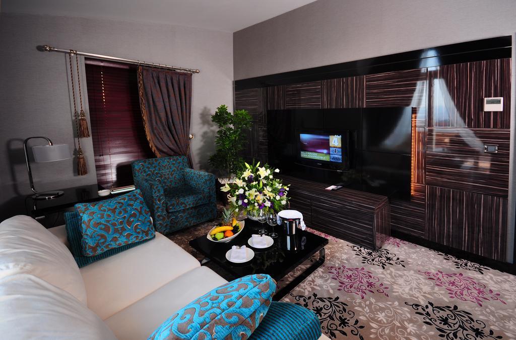 Ramada Plaza By Wyndham Izmit Hotel Kocaeli Ruang foto A living room