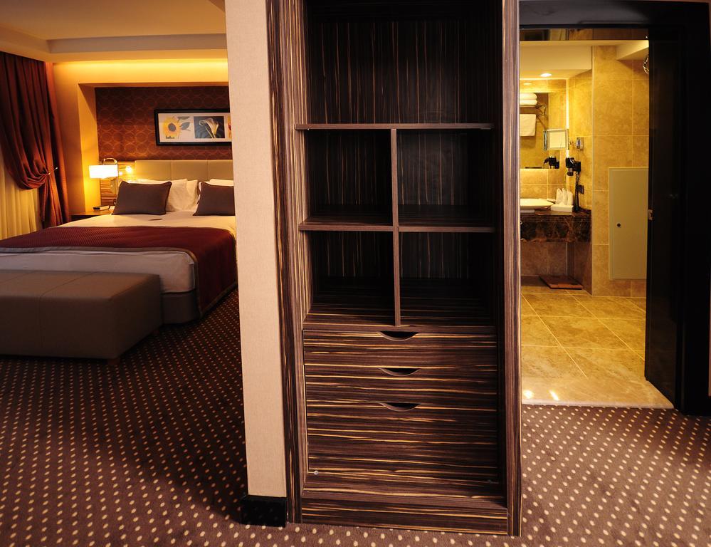 Ramada Plaza By Wyndham Izmit Hotel Kocaeli Bagian luar foto A room at the hotel