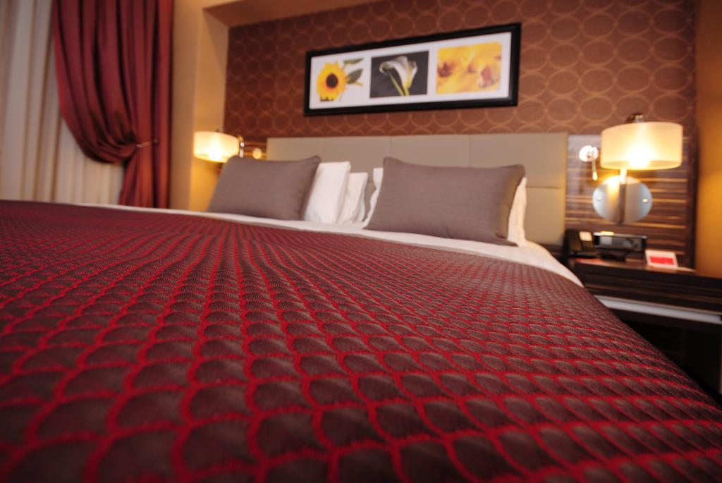 Ramada Plaza By Wyndham Izmit Hotel Kocaeli Bagian luar foto A bed